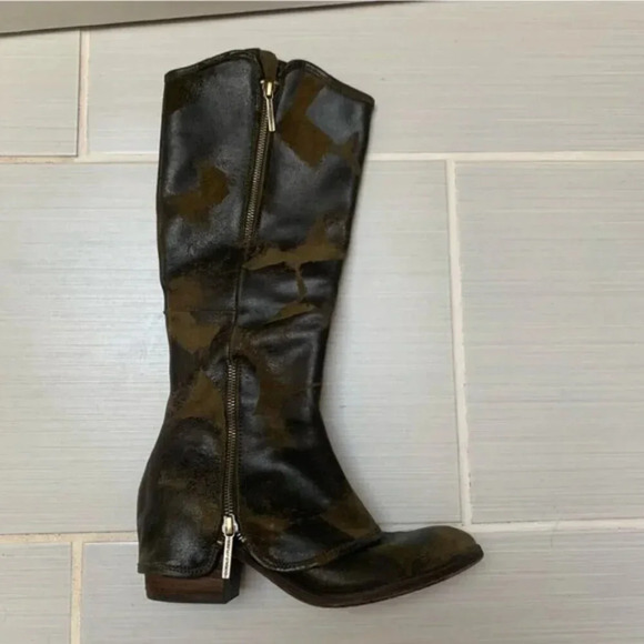 Donald J Pliner Women's Devi3 Tall Boot 6 - Picture 3 of 12